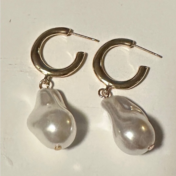 Jewelry - Fashion Jewelry Pierced Faux Pearl Earrings
